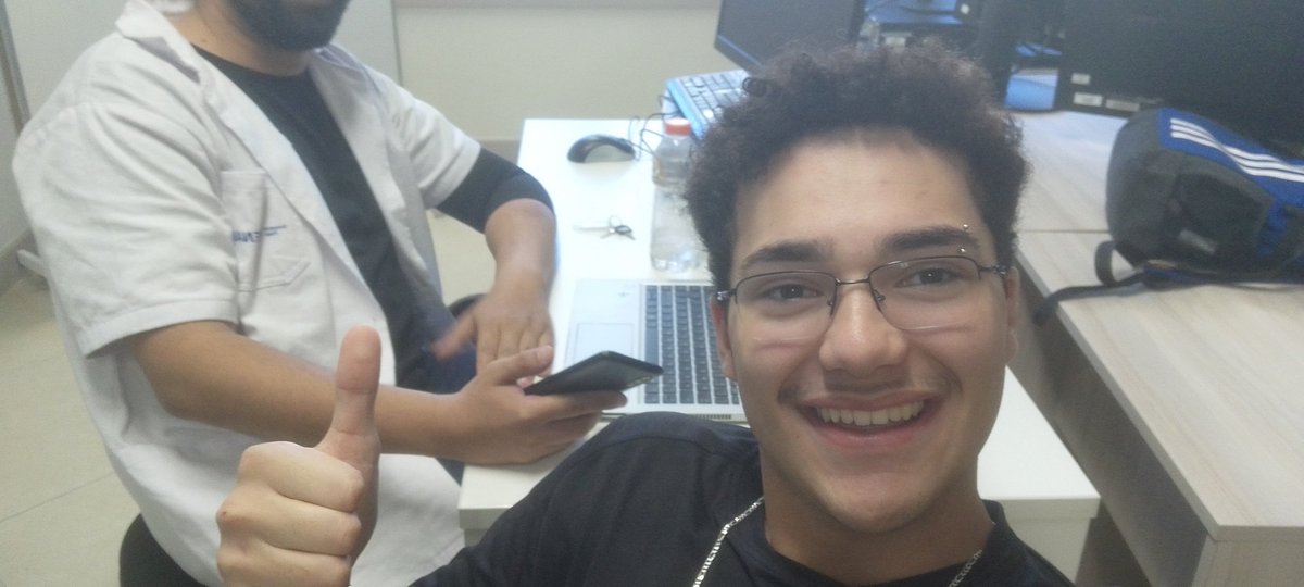 otto_theo's tweet photo. #curso #professor #amigos #jogadorcaronaoolhaprafoto https://t.co/kmWDK67NJT