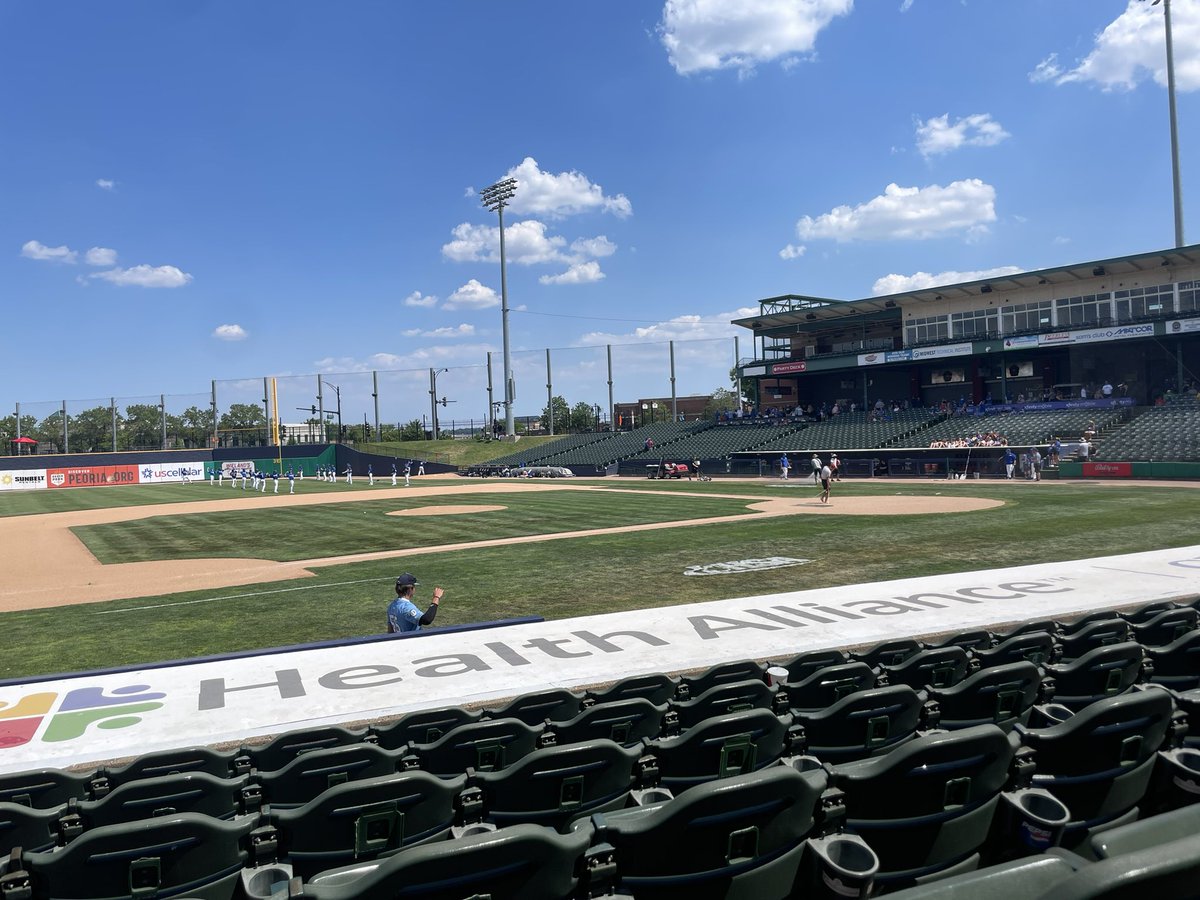 DanButtersChi's tweet photo. Let’s go boys! It’s a beautiful day for a game.
#takestate #rams2state #rollrams https://t.co/R1UmhvnOT3