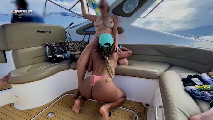Eu a @thayksada testamos o profissionalismo do piloto da lancha em Floripa&hellip; 😈🔥  Teaser online para assinantes<a class="tags" href="/tag/thayksada">@thayksada</a>