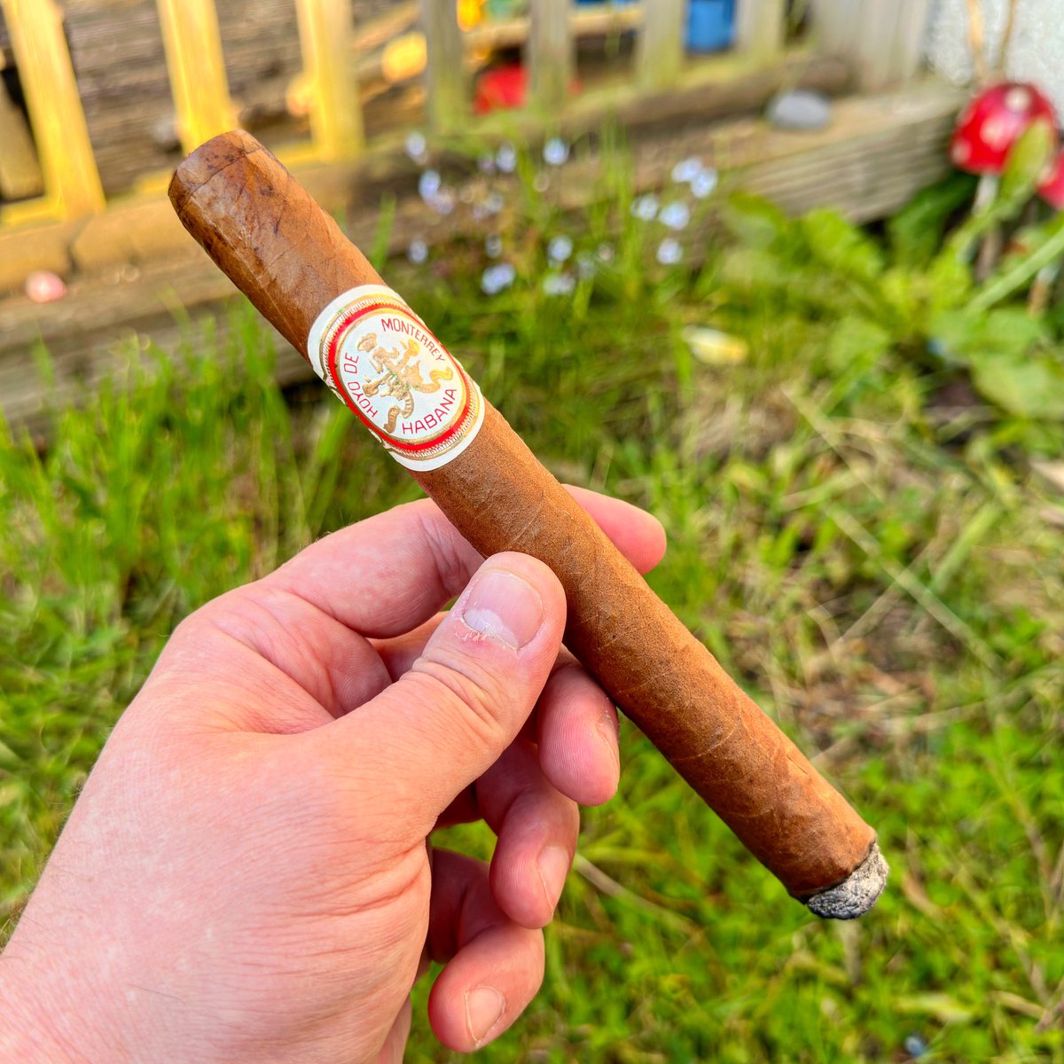 AXISPAW1's tweet photo. Hoyo DC from 2016. Would probably say these are in their prime right now; absolute taste overload 🤯🤤🤤
https://t.co/E4KuFiGnf2
#hed #barevolution #cascnation #casc #cascbar #cascshop #cigar #cigars #cigarporn #cigarpunk #cigaroftheday #cigaraficionado #stogie #soursandstogies https://t.co/3DFfG16CmA
