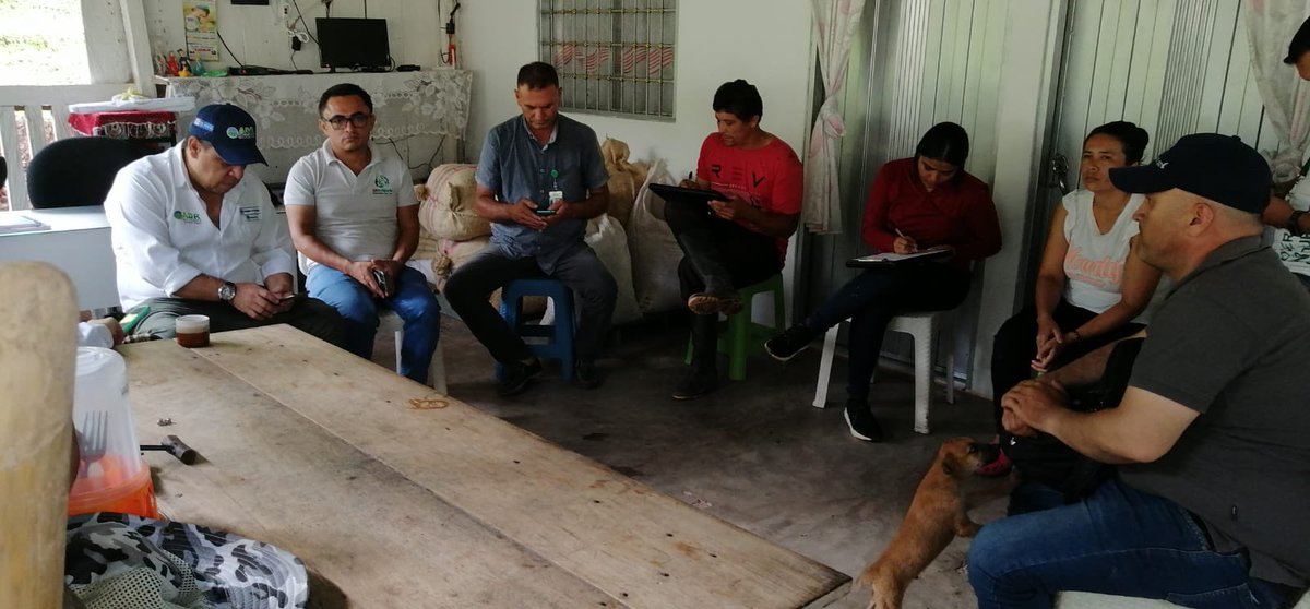 DiegoAOsorio's tweet photo. Avanzamos en la estructuración del proyecto productivo para el fortalecimiento del sector cacaotero del municipio de Codazzi  @CCSILVA86  equipo de la @ADR_Colombia @cia_chocolates @SOCODEVI @fedecacao @AlcaldiaCodazzi @OmarBenjumeaOsp @agrosolidariac https://t.co/lREUKEISzF