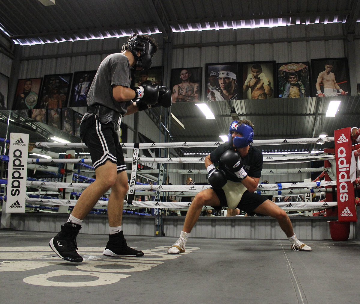 davidcoldwell's tweet image. I love this photo taken by my son Theo.
Capturing @Hopeyprice1 in his flow while sparring out in Los Angeles. 
Looking forward to seeing Hopey back in action on @EddieHearn @MatchroomBoxing show in Sheffield July 1st. LIVE on @DAZNBoxing #boxing #matchroomboxing #DAZN