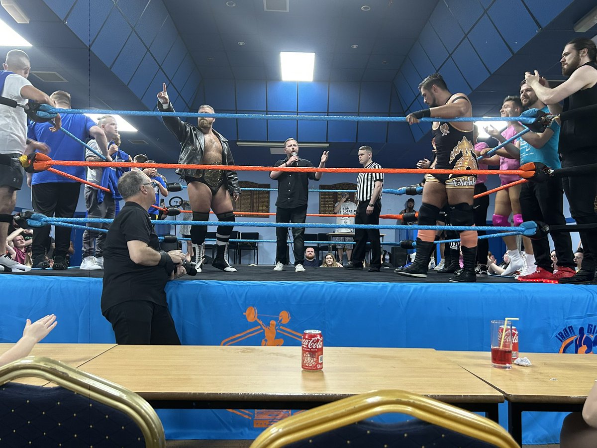 Wee_Westie29's tweet photo. 6. Main Event time as . @FPWAsylum Coach @AndyTheWildman VS @KezEvans95 for the @OfficialUEWA title! @IronGirdersGym π
#TeamFPWAVSTeamIronGirders #TeamFPWA #TeamIronGirders #IronGirders #FPWA #GirdersBuilt #FifeFierce https://t.co/U2yw2Zn3sz