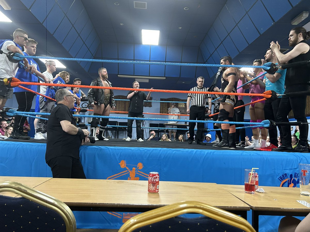 Wee_Westie29's tweet photo. 6. Main Event time as . @FPWAsylum Coach @AndyTheWildman VS @KezEvans95 for the @OfficialUEWA title! @IronGirdersGym π
#TeamFPWAVSTeamIronGirders #TeamFPWA #TeamIronGirders #IronGirders #FPWA #GirdersBuilt #FifeFierce https://t.co/U2yw2Zn3sz