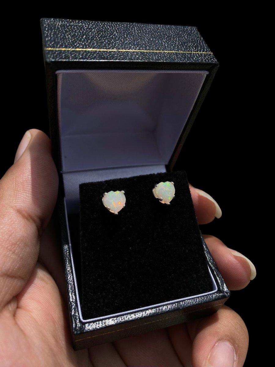 Another Set of Opal Heart Earrings for the Books 😋