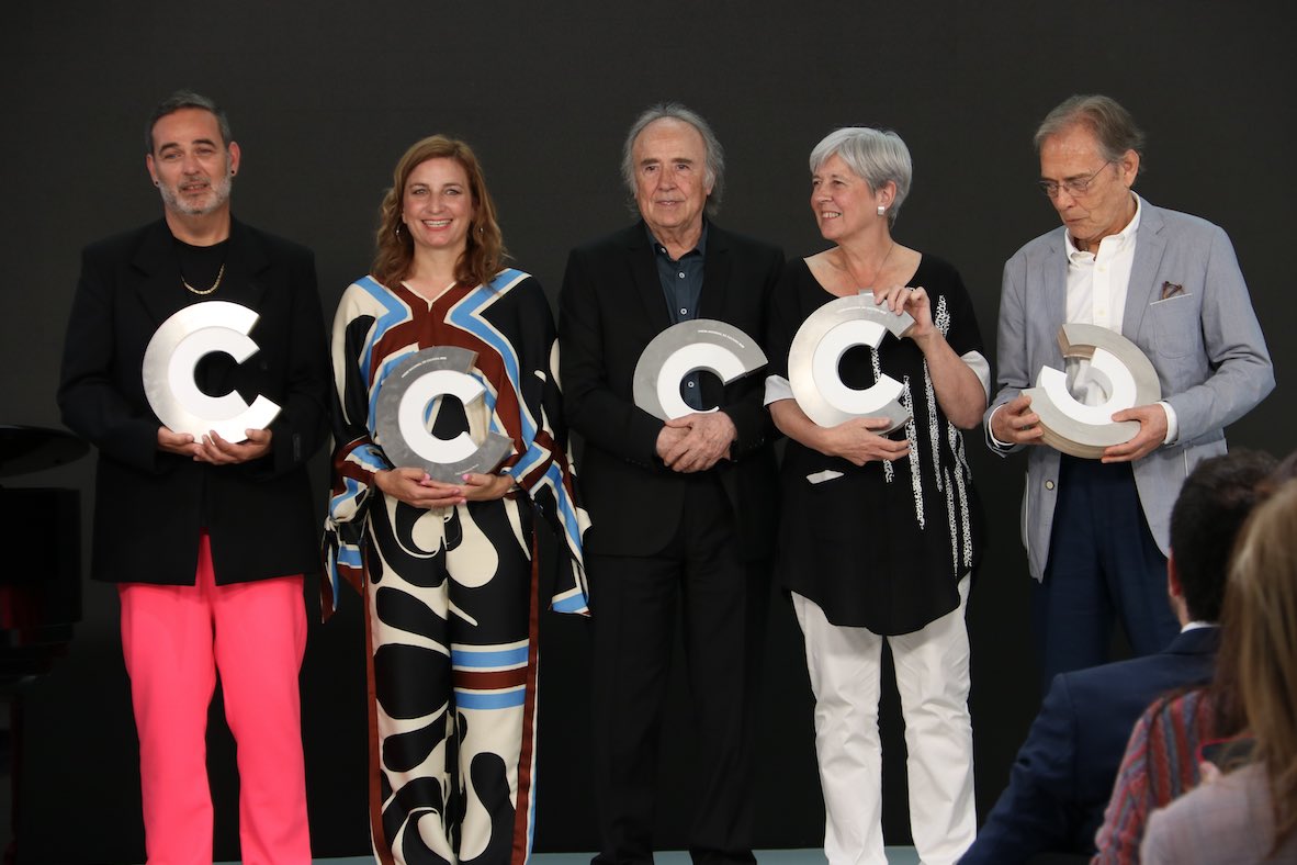 bonartcultural's tweet photo. Joan Manuel Serrat, Joan-Pere Viladecans, Dolors Udina, Alba Sarraute i l'Eufònic, Premis Nacionals de Cultura 2023

Llegeix la notícia a https://t.co/rcei9IY4S7

@COACatalunya https://t.co/nmF7DHKfen