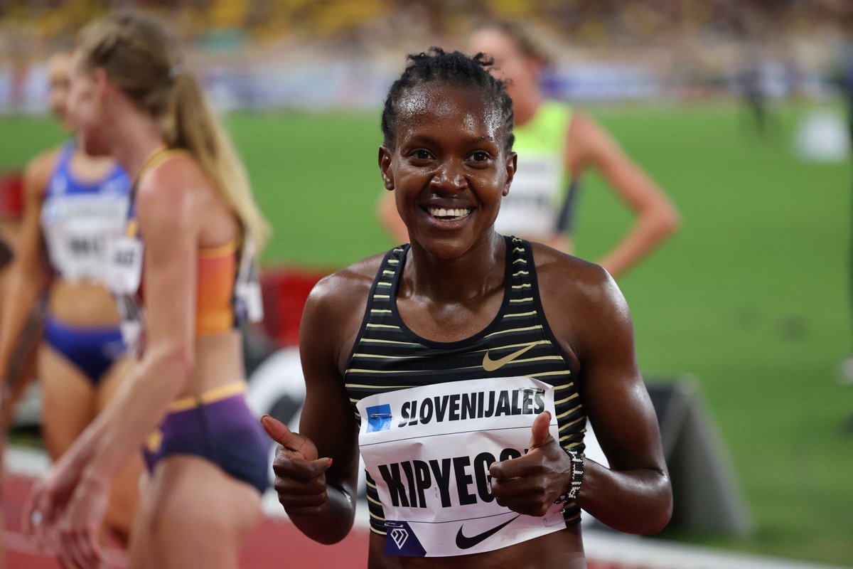 AthleticsWeekly's tweet photo. WORLD RECORD 

Faith Kipyegon has done it!!! 

She takes apart the world 1500m record and runs 3:49.11 at the Florence Diamond League 🔥

The previous WR of 3:50.07 has been held by Genzebe Dibaba since 2015 🤯

#FlorenceDL 🇮🇹 https://t.co/7drjAUJA2j