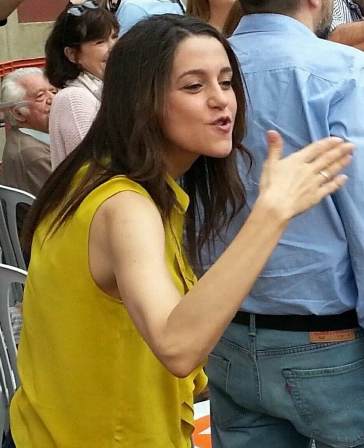 laxarxaxanante1's tweet photo. comença la @laxarxaxanante1 
Recordeu
👇
1️⃣ REPIULAR

2️⃣ SEGUIR A QUI REPIULI

3️⃣ SEGUIR A QUI US SEGUEIXI

4️⃣ CONTESTAR LA PREGUNTA 

Trobareu a faltar l'arrimadas? https://t.co/FdAp3QHqGW