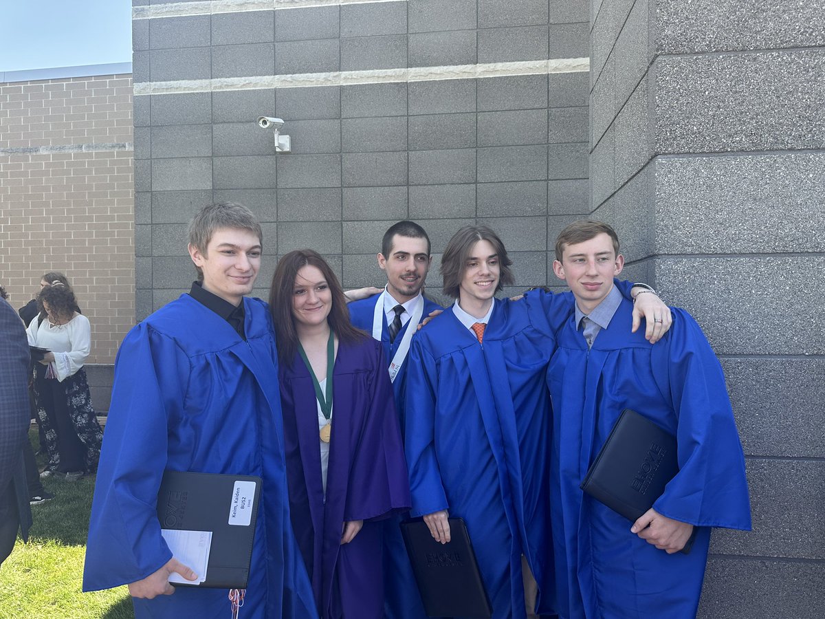EHOVEcs's tweet photo. Congratulations Grads !!! https://t.co/WgvCvWST9g