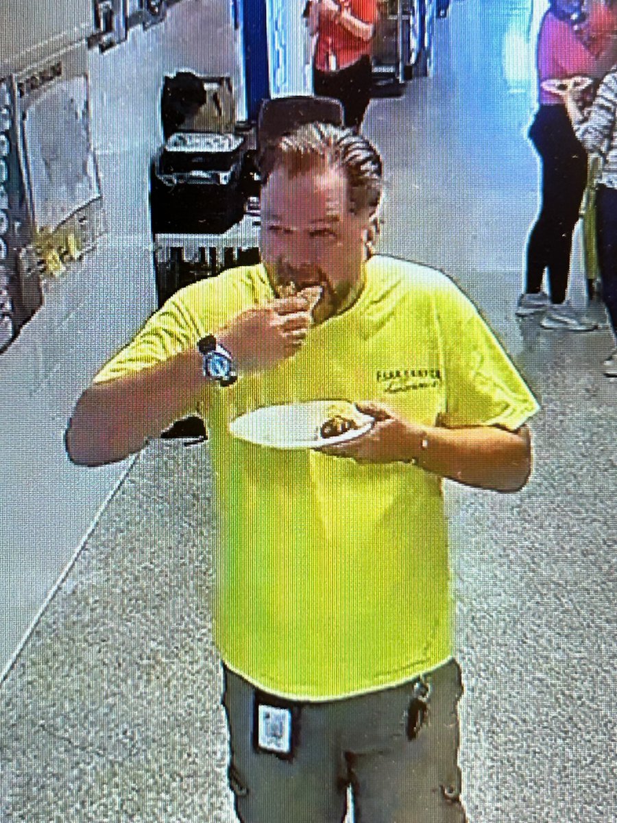 MrKsMathClass's tweet image. This guy got caught on the security camera eating tacos