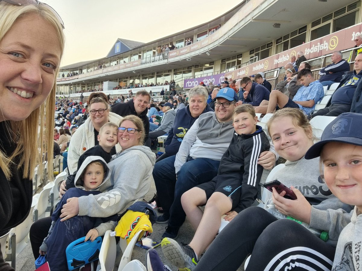 nataliemurphy14's tweet photo. @DurhamCricket #DCSelfie https://t.co/23xBG2VRQg