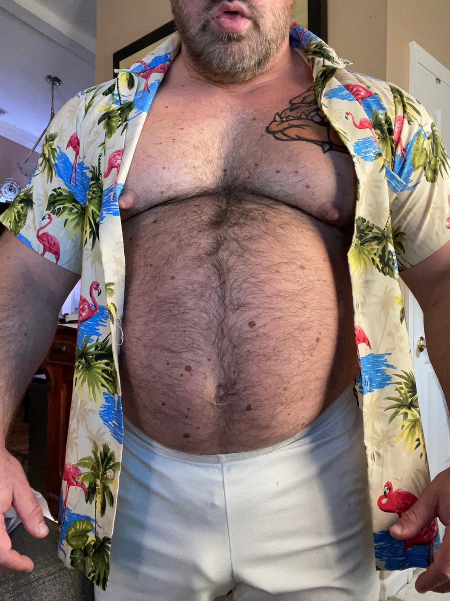 TheBeefyCupCake's tweet photo. Flashback to just after I got my bulldog tattoo (hence the trimmed chest). #beefy #daddy #bear #hungbear #top #beefycupcake #OFsoon https://t.co/q4kinLbICv