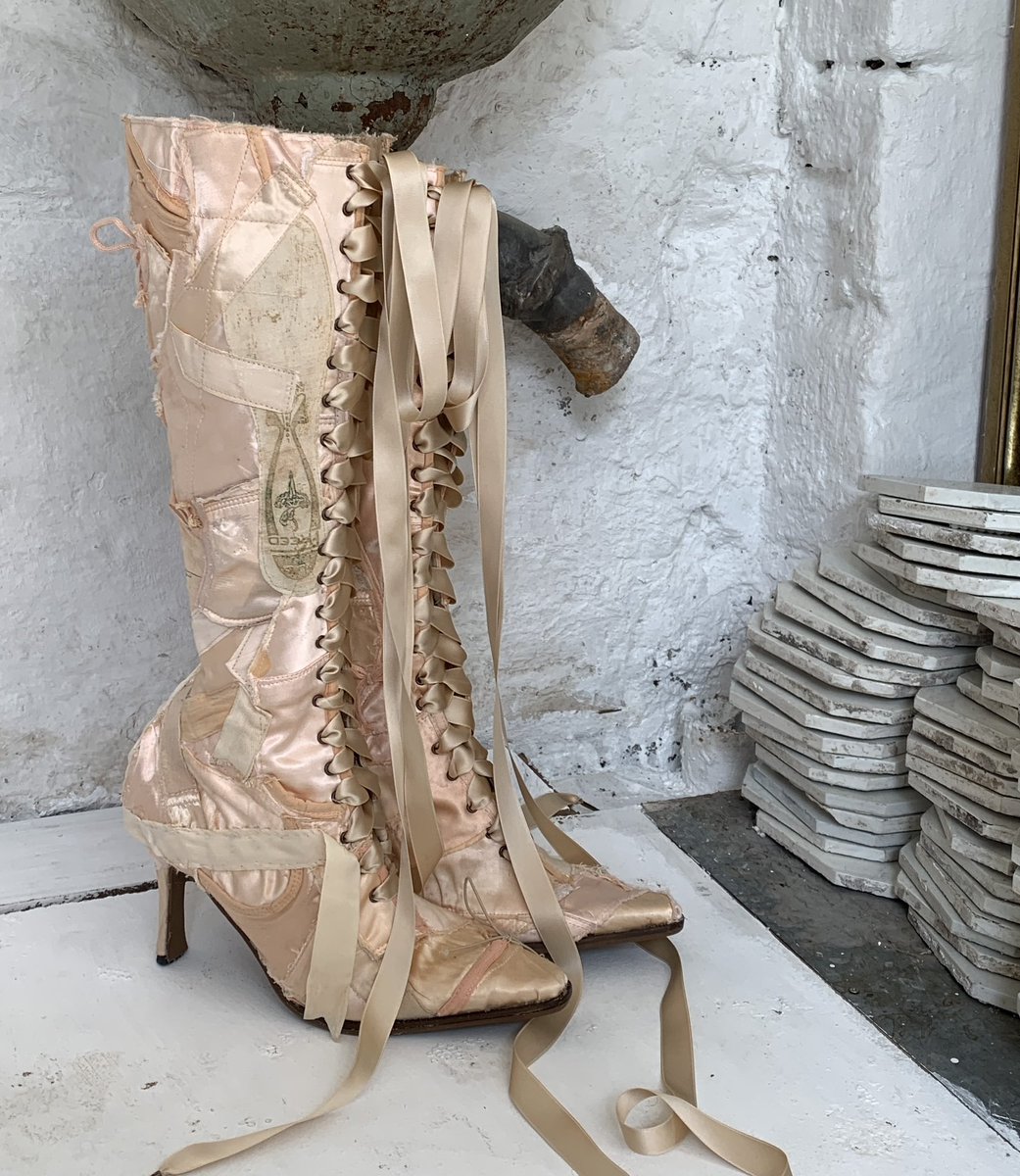 madomorpho's tweet photo. Custom Ballet Boots - Lined with organza and hand stitched details together with the ballet bra 👠🩰⚜️

#fashion #balletcore #fashiondesigner #fashiongram #ballet https://t.co/BrTmcoLj7Y