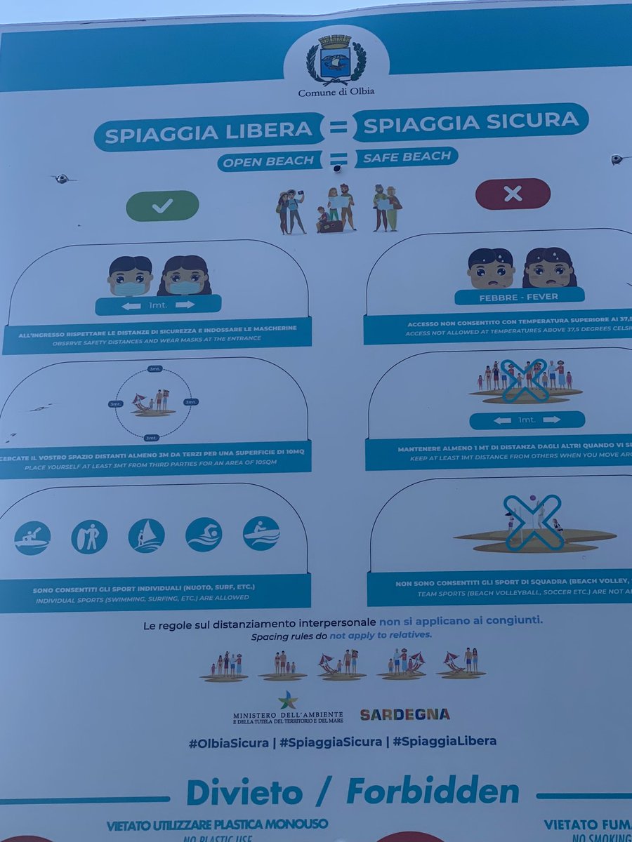 Vi rendete conto che ancora non hanno tolto questi cartelli? Mascherina in spiaggia? Già indossare la mascherina è da imbecilli, indossarla in spiaggia con 40 gradi è da pazzi.