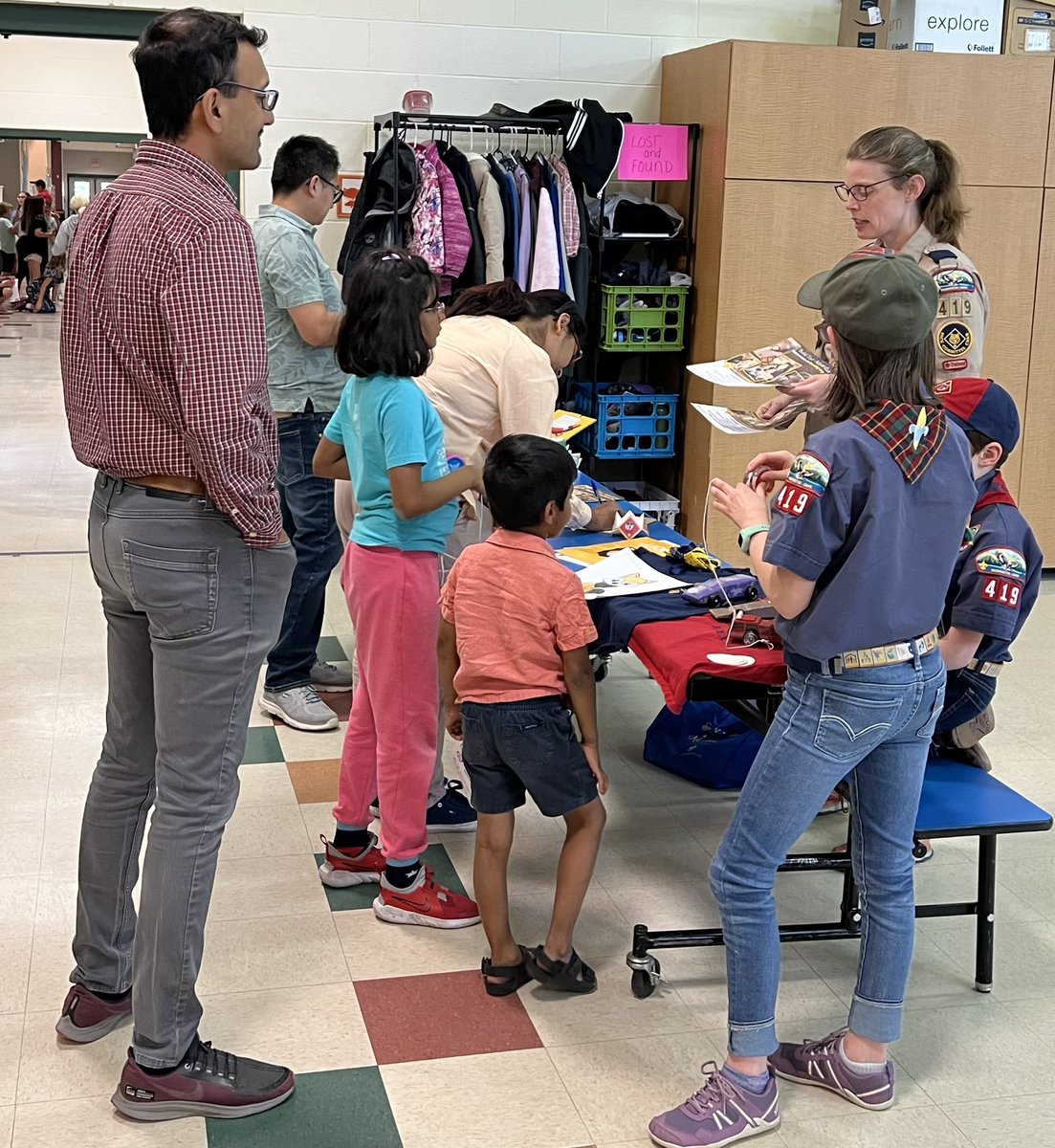 Bray4Ed's tweet photo. Thanks to our amazing staff, student tour guides, PTA, and Boy Scouts!  What a great Open House for our incoming Kindergarten students.  It was such a wonderful turnout.  @PullmanSD @BobMaxw26100953 @LMSprincipals @RobertaKramer80 @SESSuperstars @PullmanKES @PullmanHS @PullmanWA https://t.co/nZl8YsDeuS