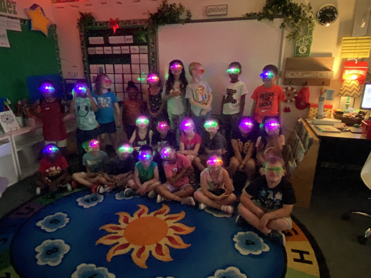 michalgut's tweet photo. Thank you, Jayden and Jayden’s Mom, for completely spoiling us with an end of the year surprise party! 🎉🥰❤️🐾🎉 @hillerwildcats #wearelamphere https://t.co/thXUIt5MgA