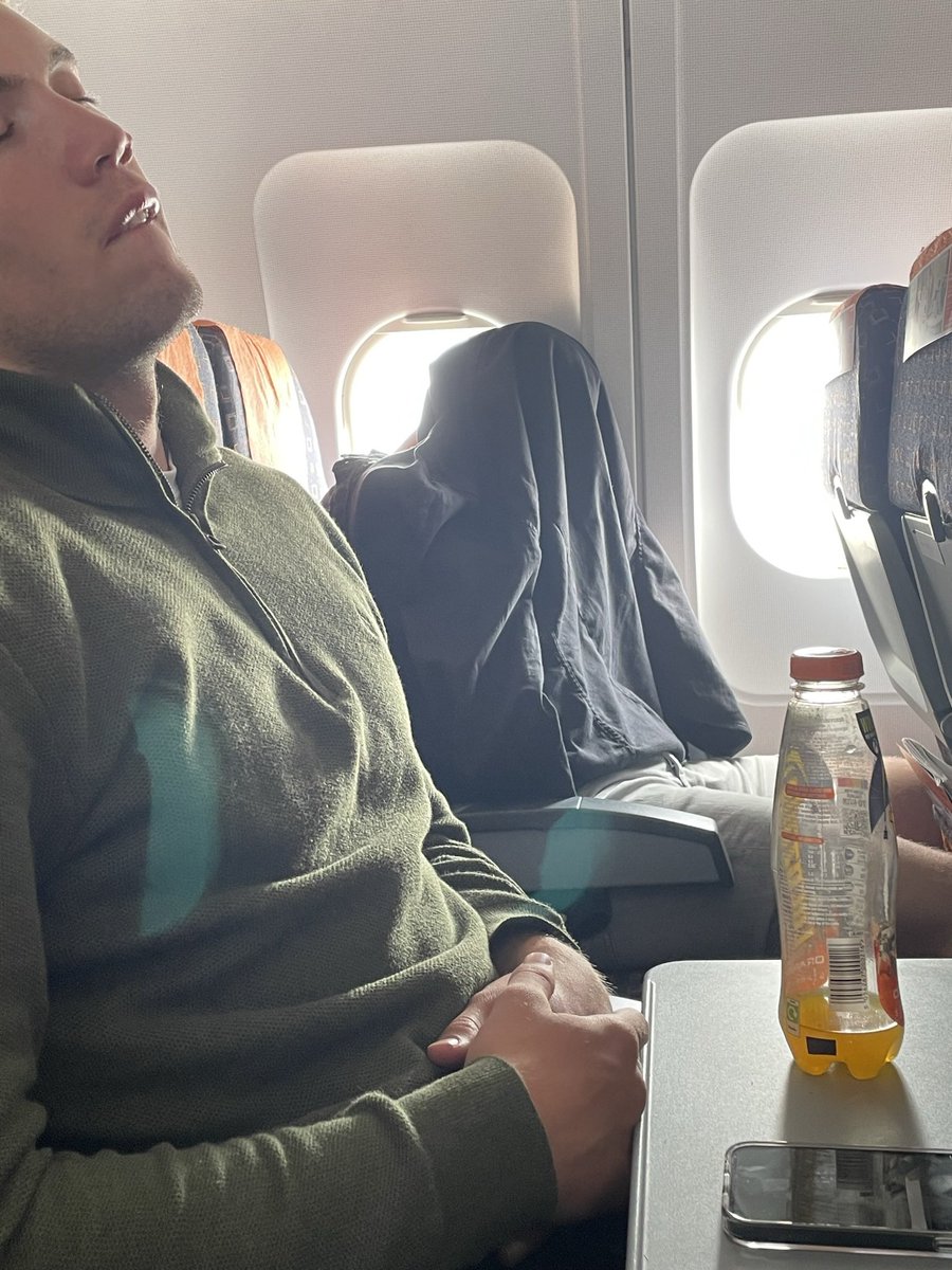 NoContextSws's tweet photo. Guess the Bluebird https://t.co/aPNYhGzTAS