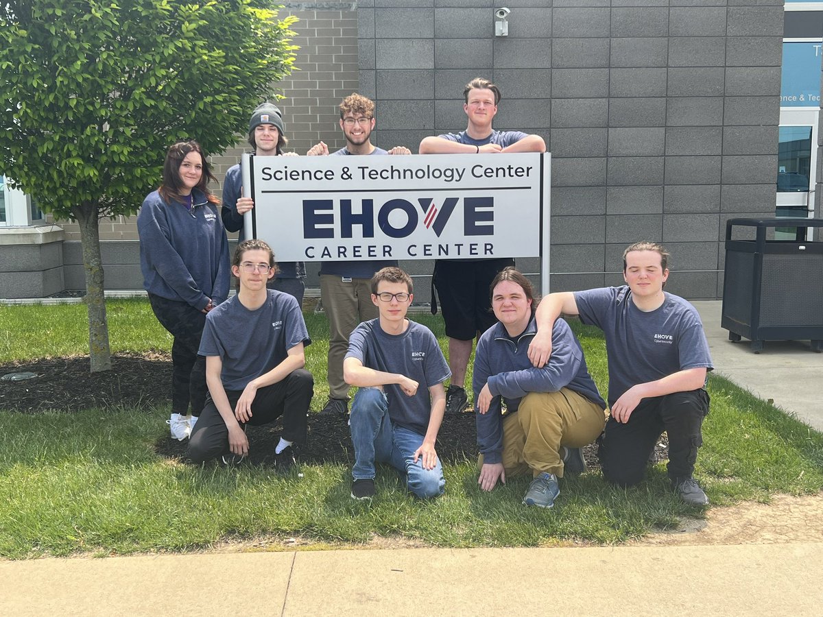 EHOVEcs's tweet photo. One year apart for Cyber2 https://t.co/ooHWH26s0Q