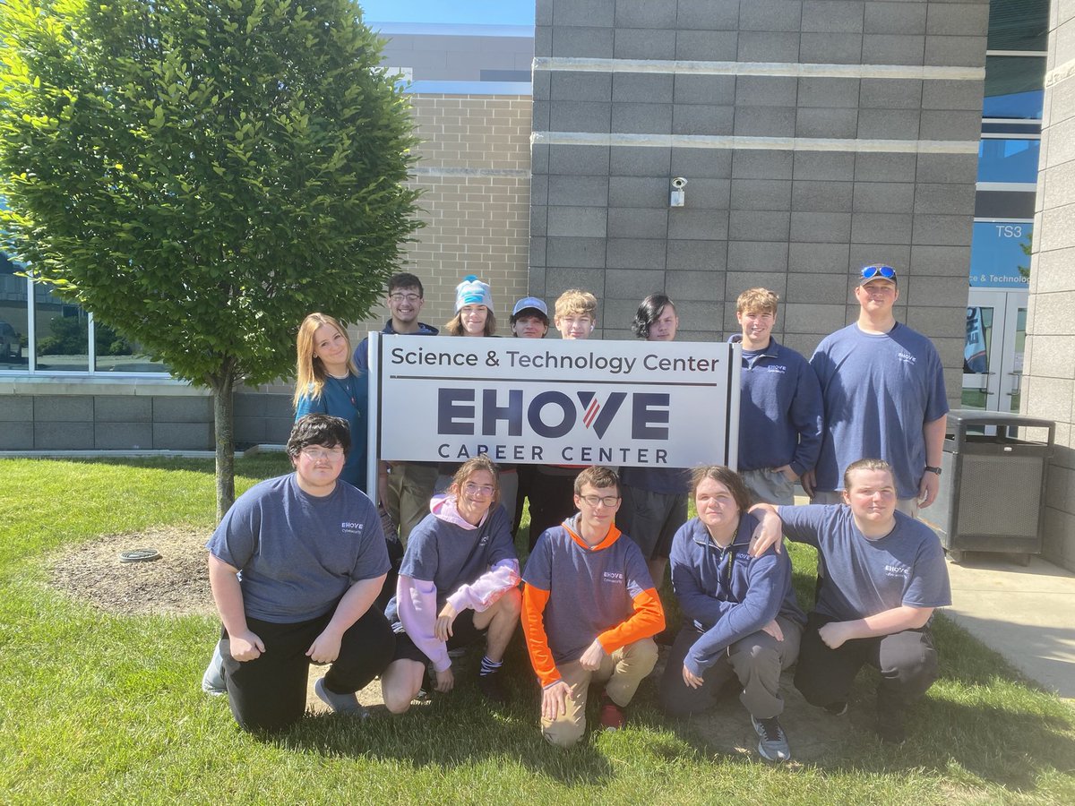 EHOVEcs's tweet photo. One year apart for Cyber2 https://t.co/ooHWH26s0Q