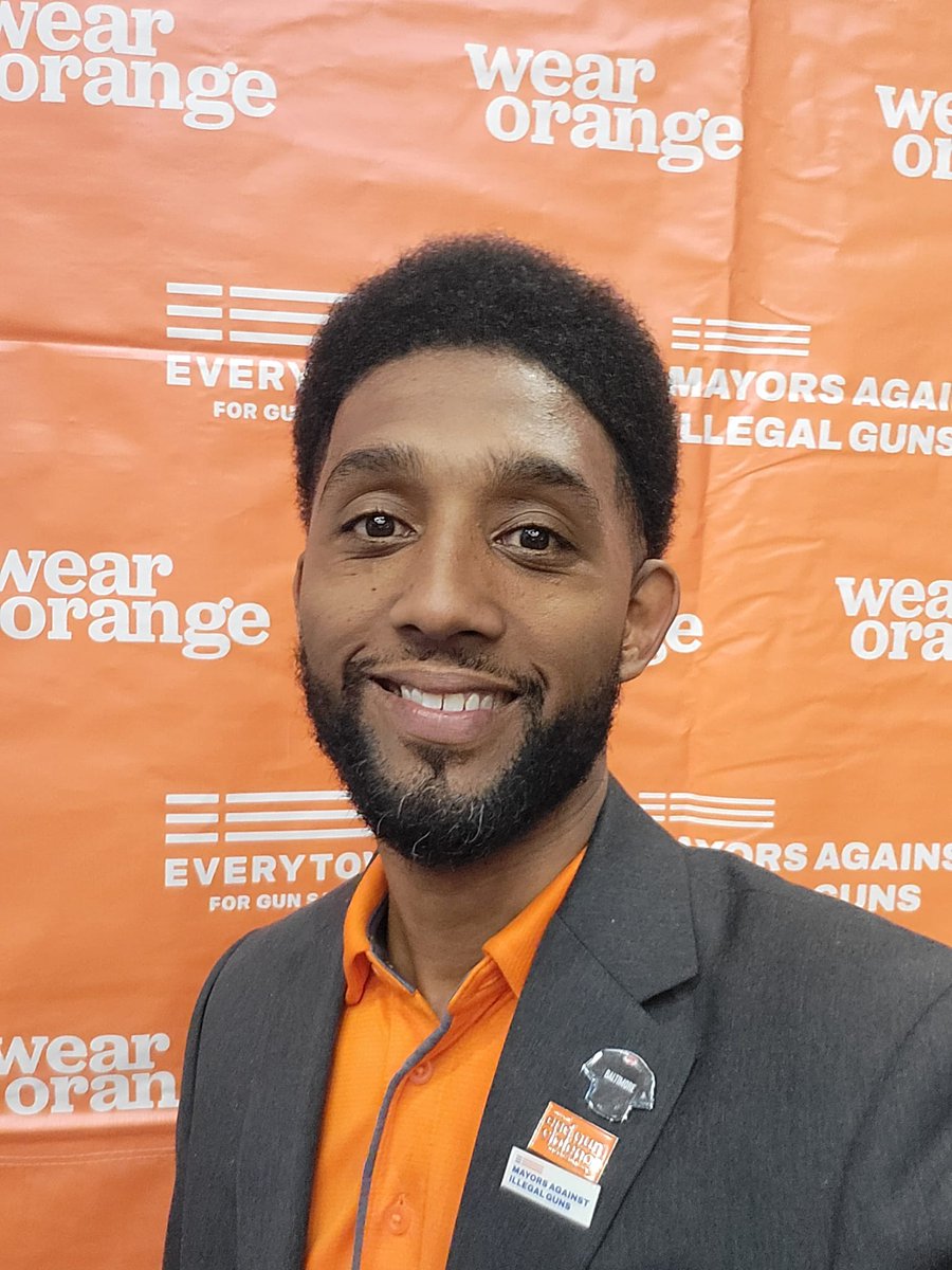 MayorBMScott's tweet photo. As a co-chair of #MayorsAgainstIllegalGuns, I #WearOrange today on National Gun Violence Awareness Day to honor the thousands of people in America whose lives are taken or forever changed by gun violence every year in this country.  https://t.co/dOEl4FfrwW 
@Everytown https://t.co/7tDAOV4o2e