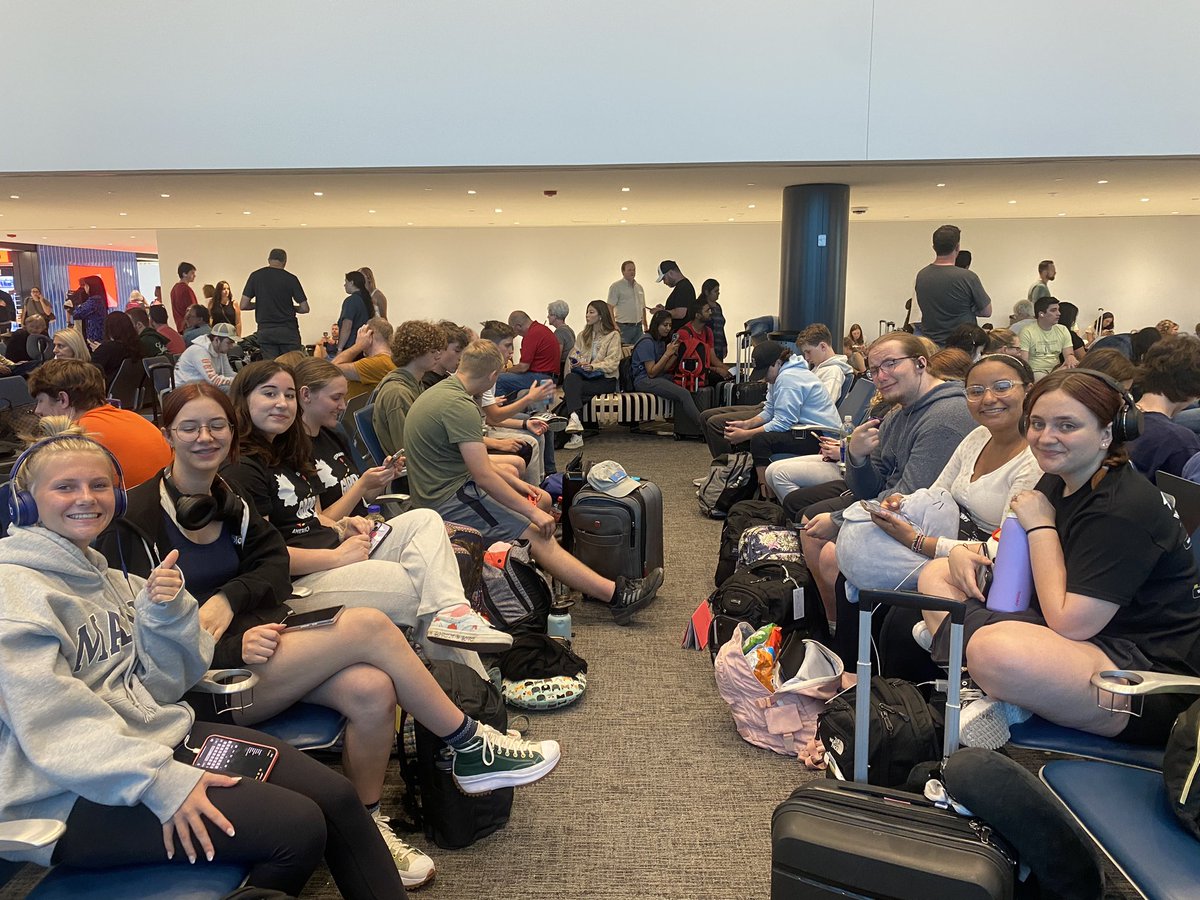 And we’re off! 🇩🇪 Germany here we come! <a href="/StCharlesEast/">St. Charles East HS</a> <a href="/StCharlesNorth/">St. Charles North HS</a> #STCGAPP