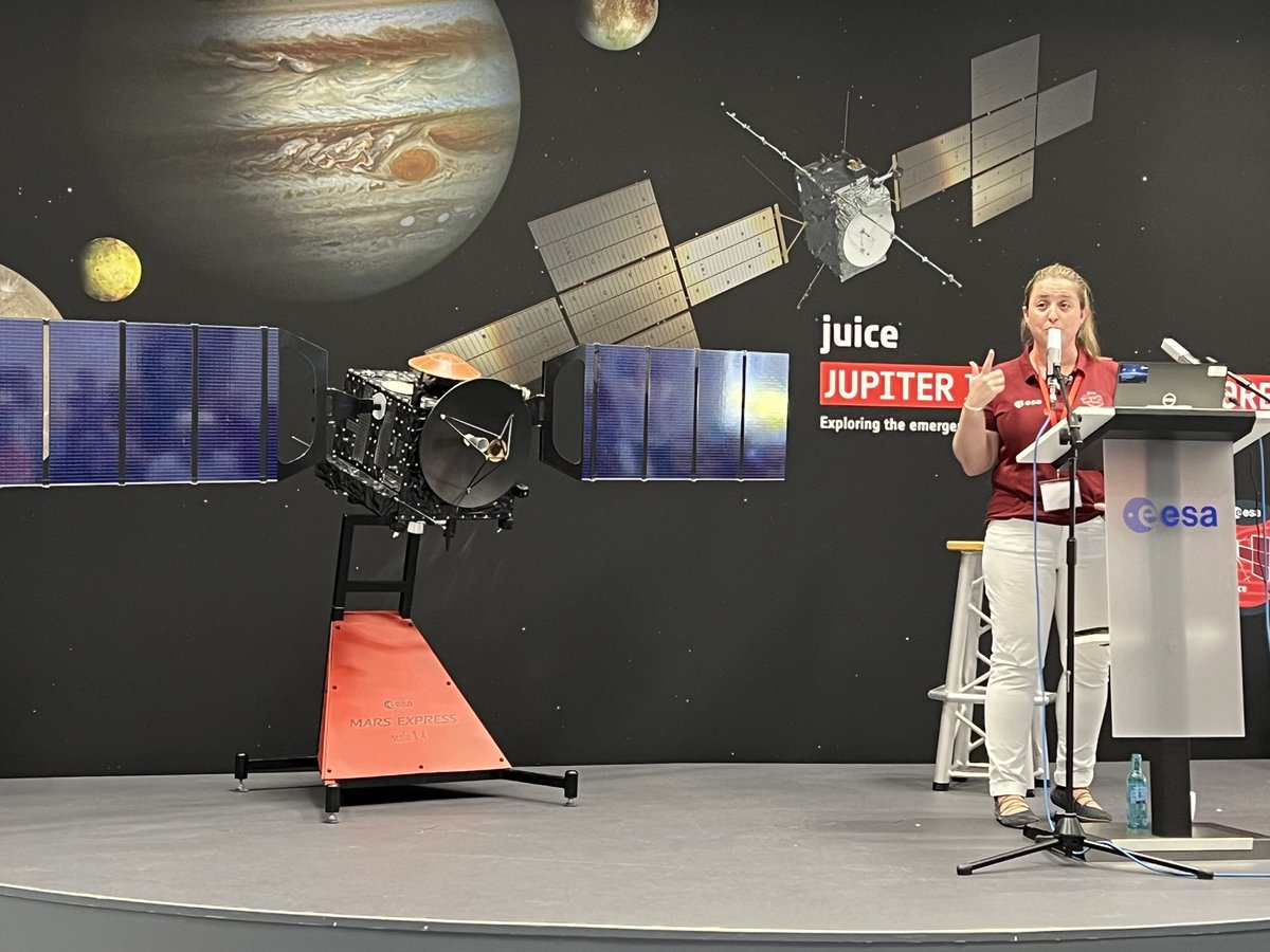 BSCRedrojo's tweet photo. A lovely day to remember at the XX anniversary celebration of Mars Express at @esa ESOC! This is me at the celebration presenting to the media the great plasma discoveries of MEX &amp; its legacy! 
Cheers to all martians and earthlings that have made possible such a great mission! 🥂 https://t.co/CROQFHSwvA