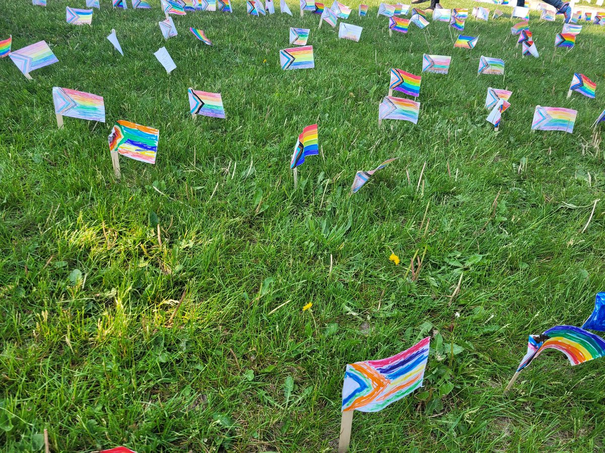 Guglick's tweet photo. Happy Pride 🌈🌈 https://t.co/XDir9p2Z1j