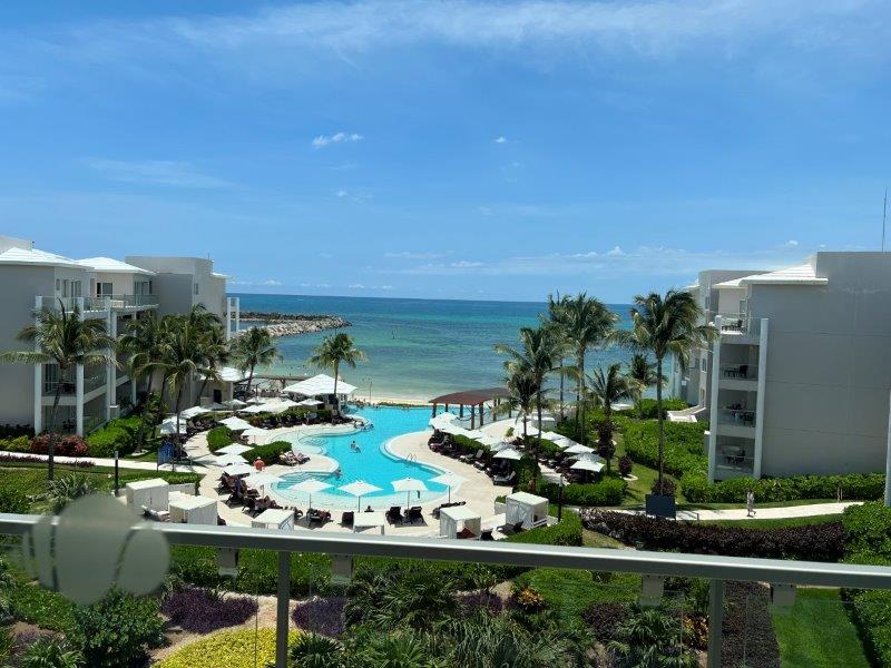 gosummitquest's tweet photo. High marks for Dreams Jade Cancun! After a week of checking out resorts in Cancun, let me know when you are ready to book this view. #gosummitquest https://t.co/iL15mW0i8t