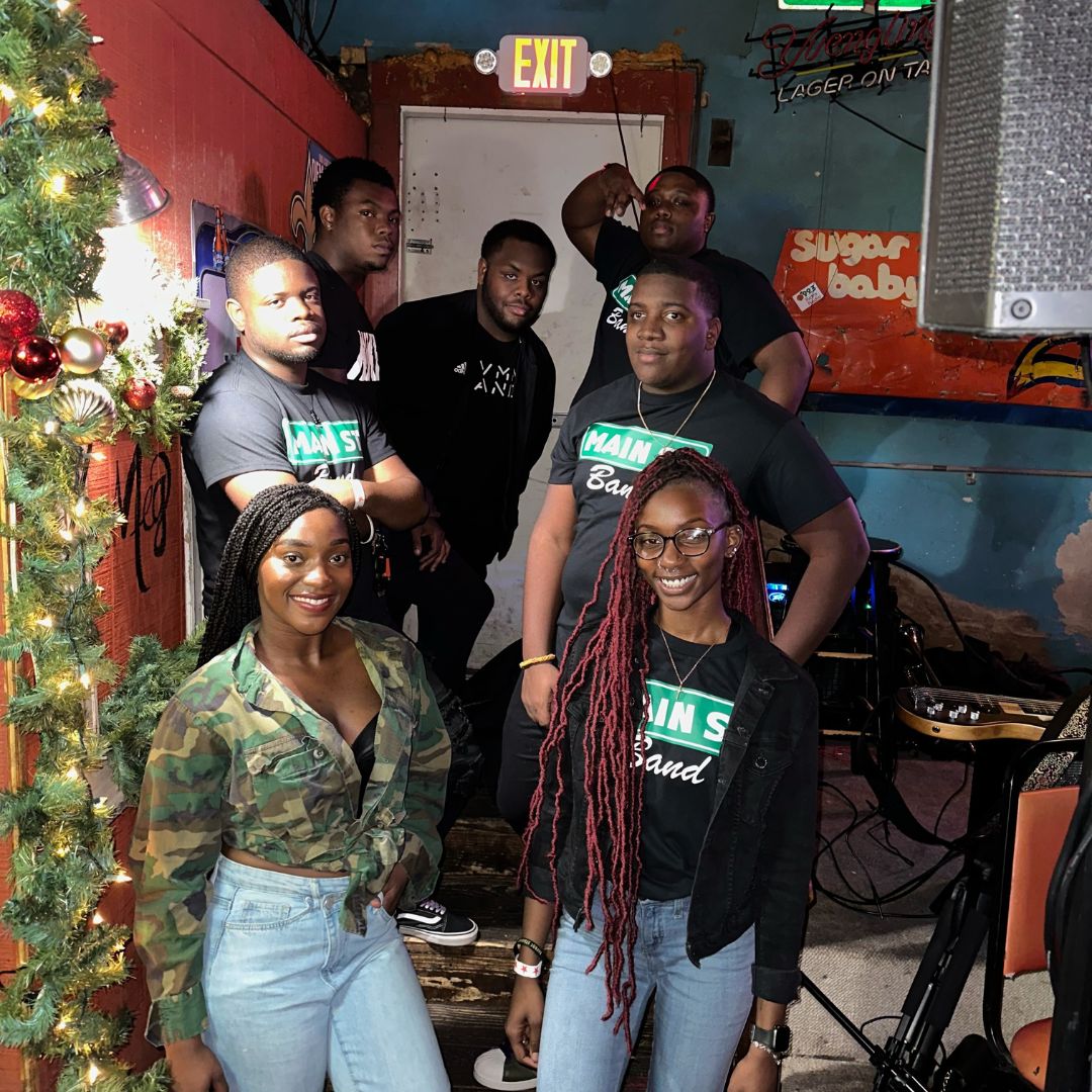 We are so excited about today’s music spotlight, Main Street Band! Come out to hear more of this group when they take the #LAPeachFest stage on June 3 at 5:30 pm!🍑🎶🎤