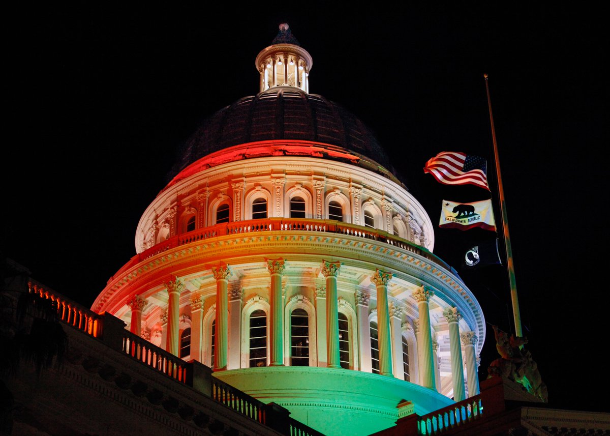 Last night, the Capitol was lit in rainbow colors, signifying the #CALeg’s continued dedication to uplifting & protecting the #LGBTQ+ community. I’m thrilled to be one of a record number of @CALGBT legislators who fight to protect #LGBTQrights each & every day. #PrideMonth 🏳️‍🌈🏳️‍⚧️