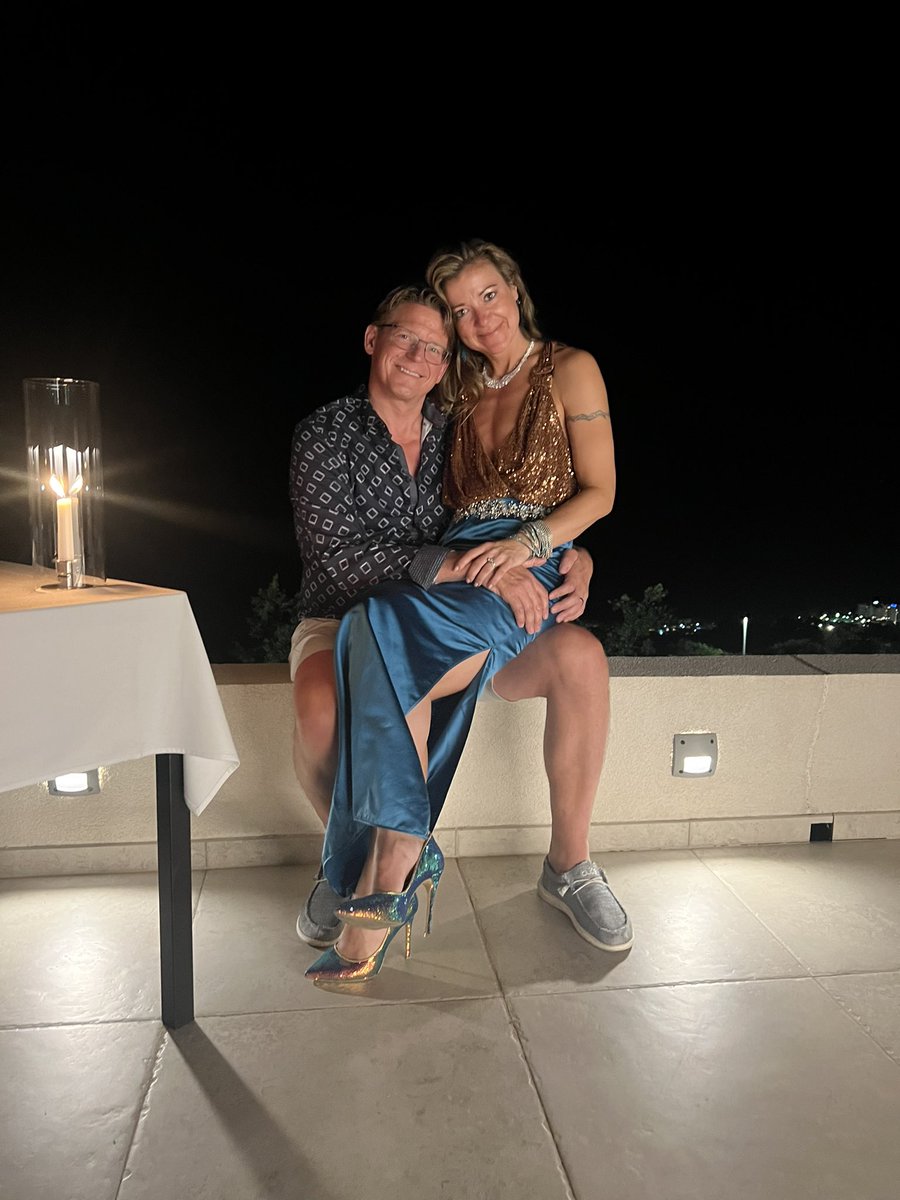 sarbacker's tweet photo. @a_life_derailed I met my amazing Andrea online. Told her on the 4th date I had ALS ( she was tipped off by the port). We were married 15 months later.  Be yourself, good luck finding your Andrea. #ALoveStory https://t.co/3IHm4IQhgk
