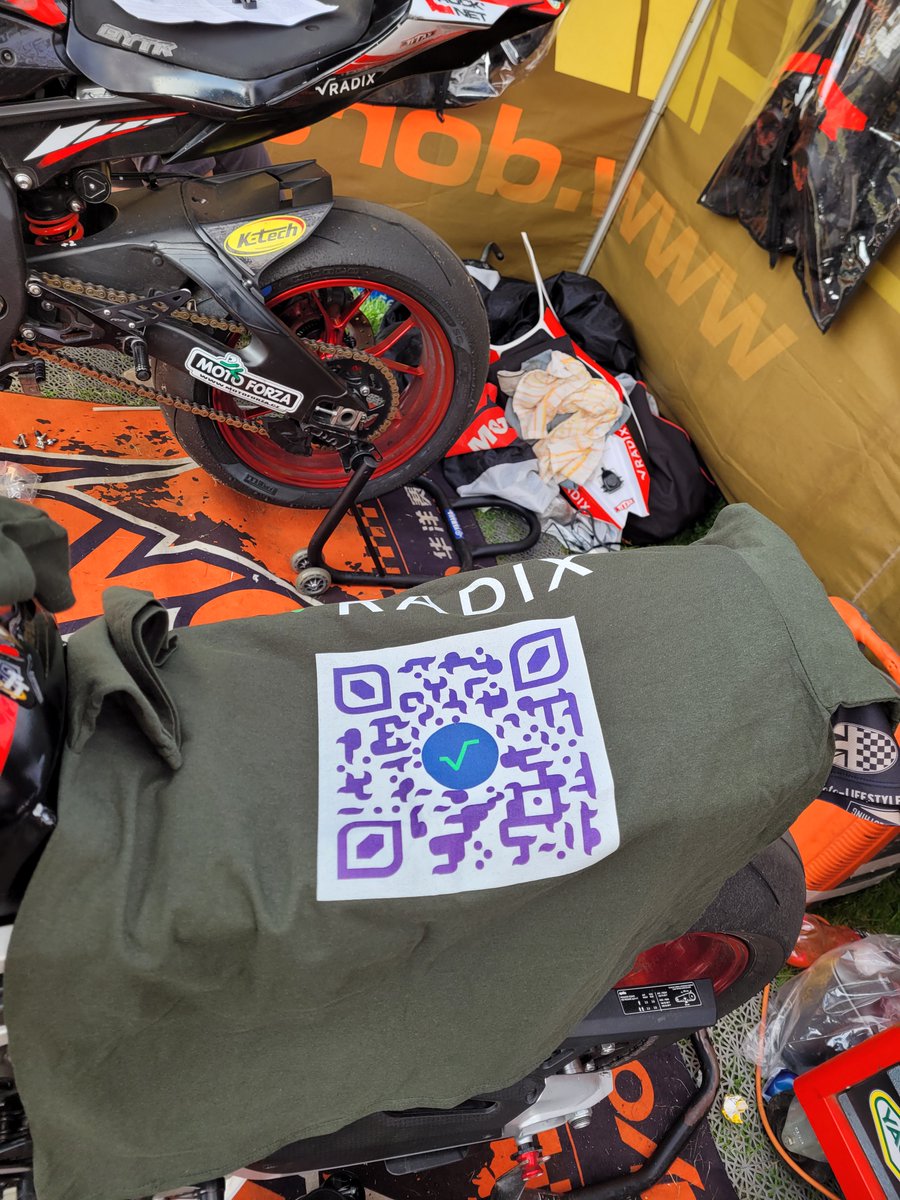 TwitchyHippy's tweet photo. The #Radix #XRD #Radix_ecosystem T-shirt I am giving away just sat on the Supertwin bike of @Indiracer23 for a while, didn't get any oil on it, although maybe the winner will be able to smell the adrenaline that bike creates! See previous Tweet for a chance to win this T-shirt: https://t.co/QPM8QvGiLs