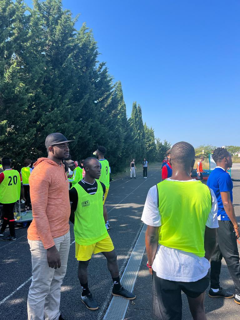 NicolasNoguier's tweet photo. Un immense merci aux lycéens de Montpellier pour avoir organisé un tournoi de football inoubliable contre les jeunes de Famille au grand cœur #FAGC ! 🙌⚽️ Votre dévouement et votre accueil chaleureux ont véritablement touché les cœurs de l'Association Famille au grand cœur.
Cette journée restera gravée dans nos mémoires comme une expérience sportive et humaine exceptionnelle. Les sourires, les rires et les liens d'amitié tissés sur le terrain témoignent de la générosité et de la bienveillance qui règnent au sein de votre établissement.
Un grand merci aux professeurs de sport et d'anglais pour leur implication et leur professionnalisme. Vous avez su créer une ambiance conviviale et compétitive à la fois, favorisant l'esprit d'équipe et le fair-play parmi les participants
Cette rencontre renforce notre conviction que le sport est un puissant catalyseur de solidarité et de rassemblement.
#Gratitude #FairPlay