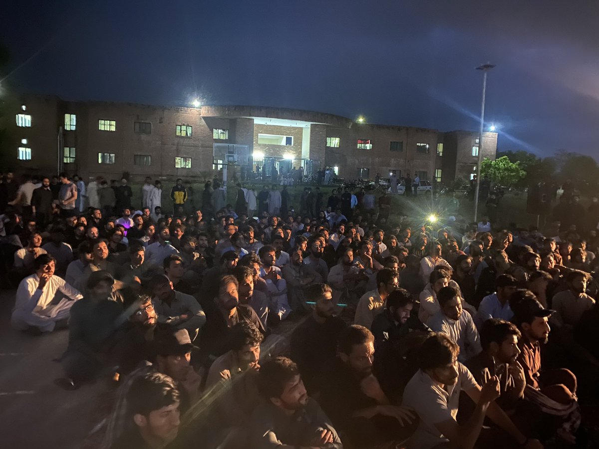 PSCIIUI's tweet photo. PSC_IIUI is delighted to hear that the unwanted dispute between the Baloch and Pashtun Students Council at QAU has been successfully resolved through the peaceful implementation of a traditional jirga system.
پشتون - بلوچ بهائی بھائی ✌️✌️
#LongLivePSC
#PSCIIUI
#PscQau
#qau https://t.co/Zqf7Vz9Cmh