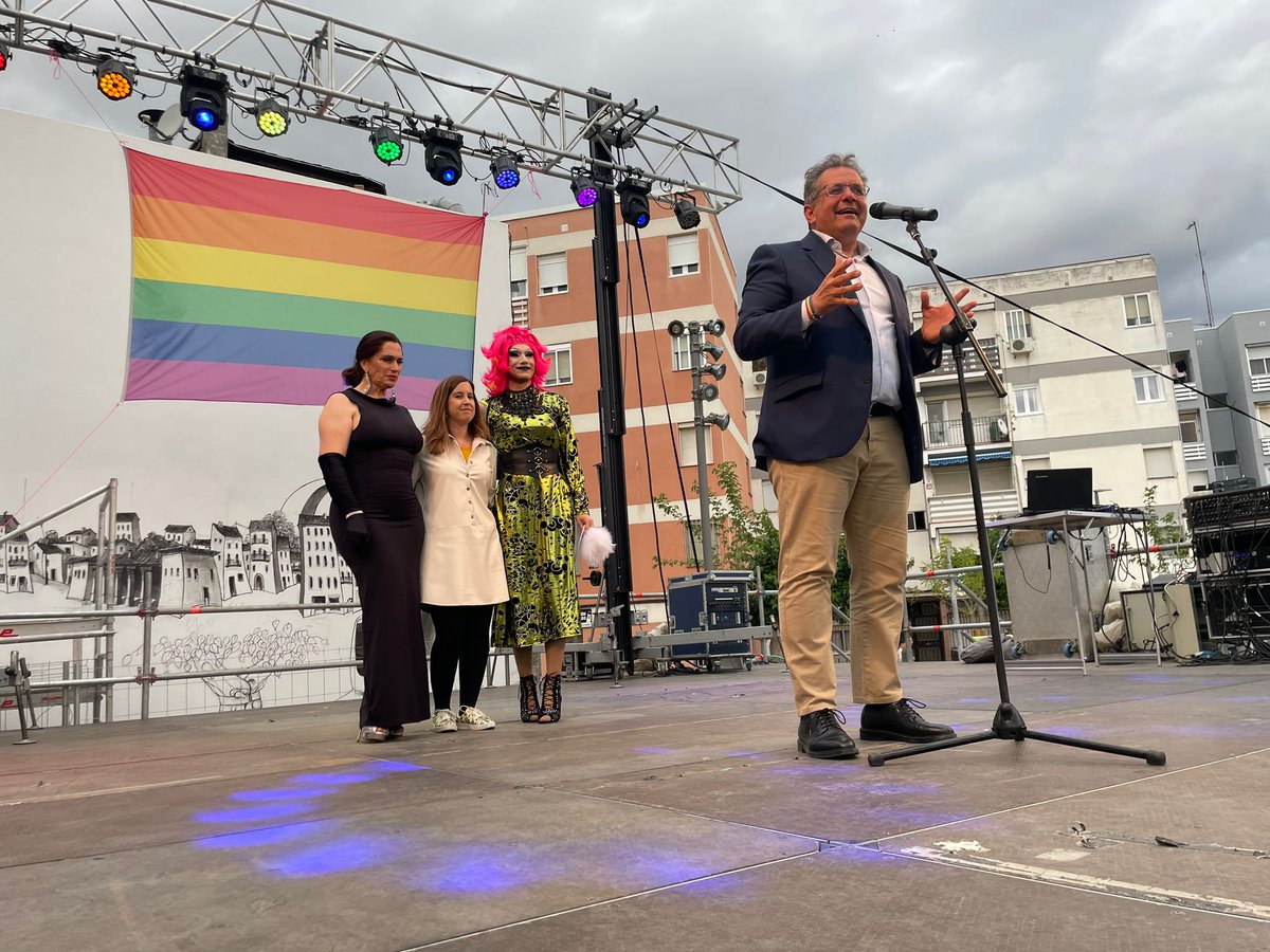 AytoParla's tweet photo. 🌈🏳️‍⚧️ ¡Empieza el mes del Orgullo LGTBI+ en #Parla! 
Un mes de actividades programadas junto con @laplumaparla para reivindicar la igualdad efectiva y real.
#Memoria #Derechos #Visibilidad 
#ParlaConOrgullo
Todo el programa del mes del orgullo 👉 https://t.co/QiBI8fiY59… https://t.co/VTdCcTxXO2