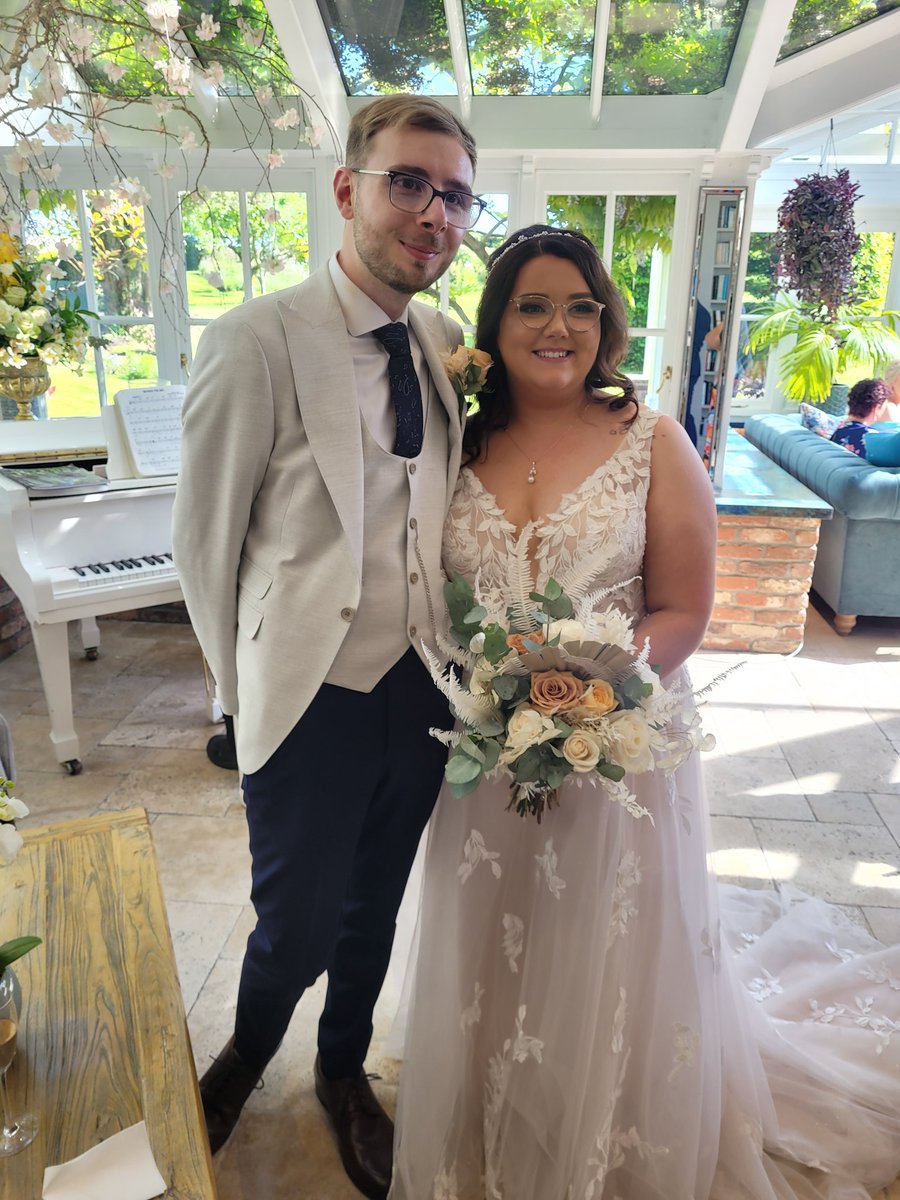 _kittykayla's tweet photo. We got married 💒🤍 30.05.23 https://t.co/iwBTWxPDh5
