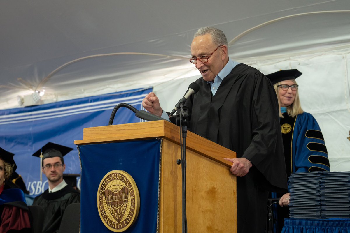 QCC_CUNY's tweet photo. “To the Class of ’23, you are about to cast off into the unknown, but you’ve got great assets: a great education and a loving family that’s always going to have your back. So garner up your courage and your strength, and you will find true success in life.” @SenSchumer 
#QCCGrad https://t.co/BXC6vL4ZRQ