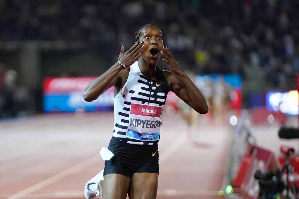 citizentvkenya's tweet photo. BREAKING: Faith Kipyegon sets new 1500m world record with a jaw-dropping 3:49.11 in Florence, smashing the previous mark (3:50.07) held by Genzebe Dibaba since 2015. https://t.co/MM5L5xFOuK