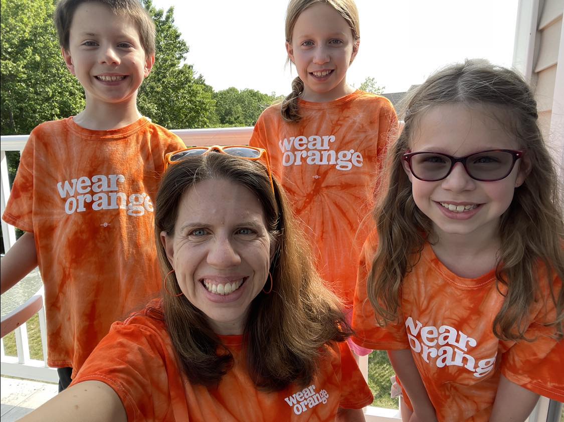CarolineOpine's tweet photo. As a @MomsDemand volunteer in Massachusetts, I #WearOrange to honor survivors &amp; bring attention to this crisis that steals 120 lives &amp; wounds 200 more each day.  I volunteer for these kiddos &amp; for yours, because everyone deserves a future free from gun violence.  @Everytown https://t.co/7nl1Er9IiI