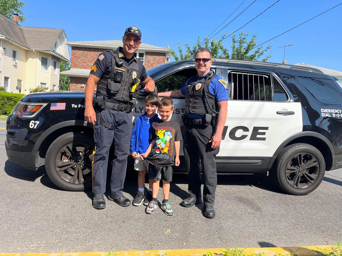 franklin_school's tweet photo. Thank you to the @LyndhurstNJPD and Fire Department for providing ‘The Ride of a Lifetime’ to 4 students today! https://t.co/lXmBXQVirV