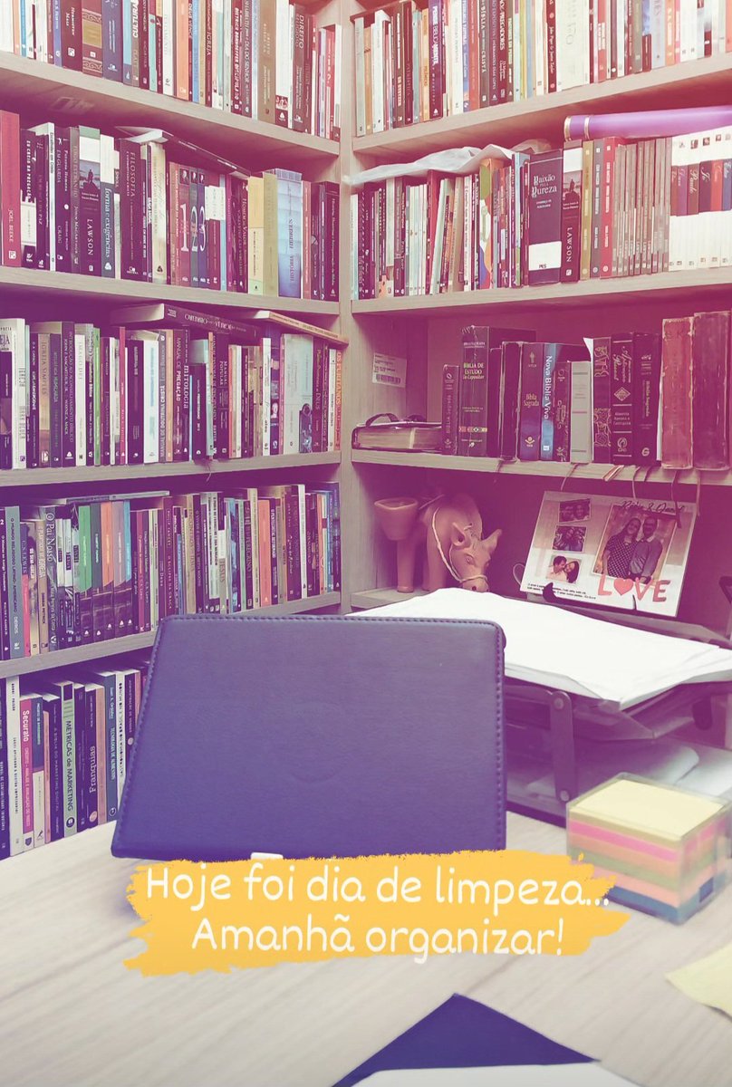 O Dia inteiro limpando...
Amanhã organizar tudo!
Meu lugar favorito da casa!
Aqui trabalho, oro, escrevo e medito.
❤️❤️❤️❤️