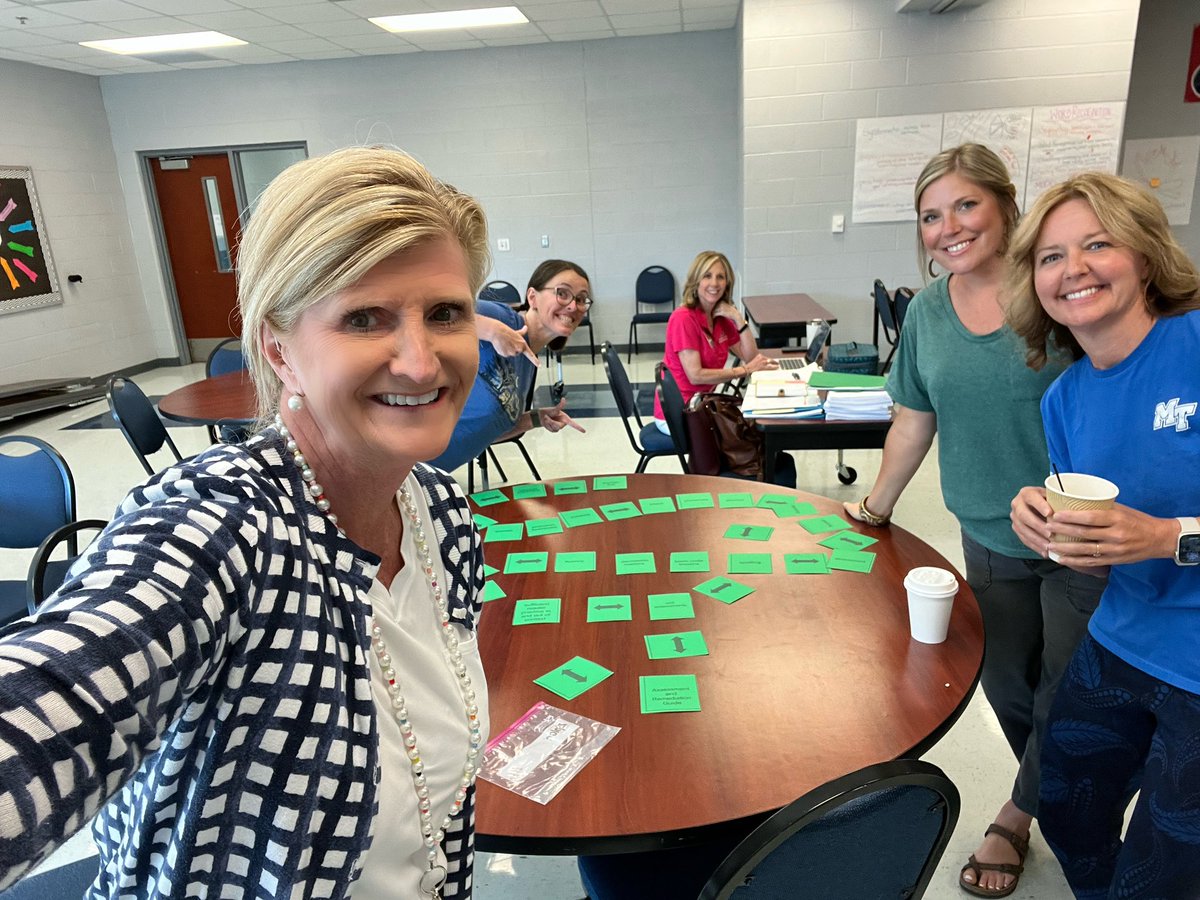 Regina Wright 📚📝 tweet media