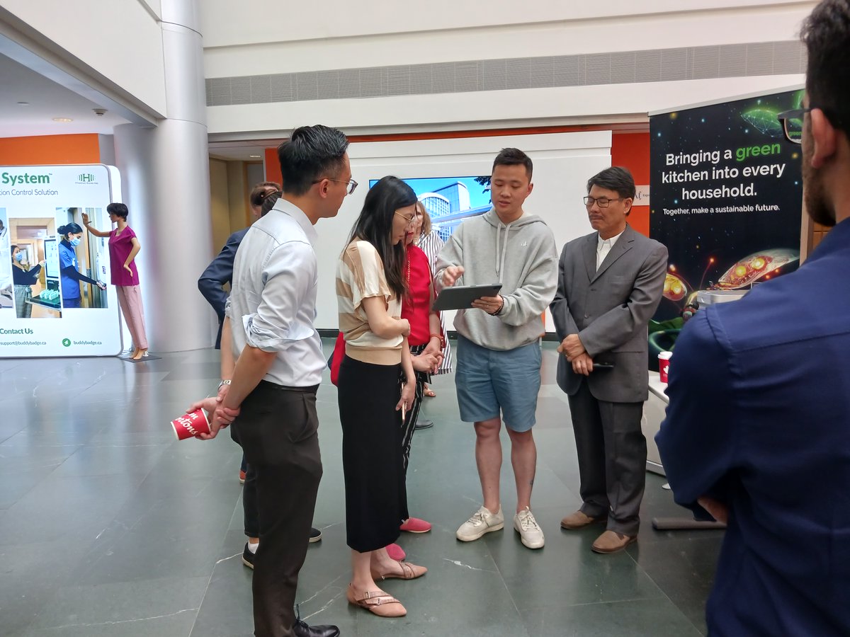 Thank you to <a href="/ventureLABca/">ventureLAB</a> for taking City of Markham councillors on a tour of the Hardware Catalyst Initiative lab. It was wonderful to meet the founders from <a href="/EAIGLE_Tech/">EAIGLE</a>, VCycene, and AutoMetrics who were able to show us their innovative products!
