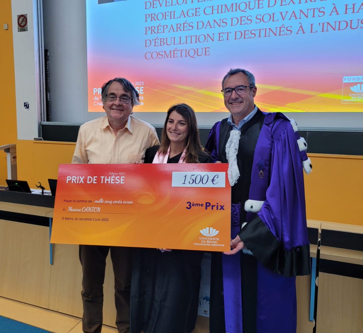 universitereims's tweet photo. Remise des prix de thèse à Thomas MERLE du laboratoire #HABITER,
El Hassan AMATERZ du laboratoire #MATIM, Marine CANTON @ICMR_UMR7312 (photo). Toutes nos félicitations ! https://t.co/ODNj4O7Sk6