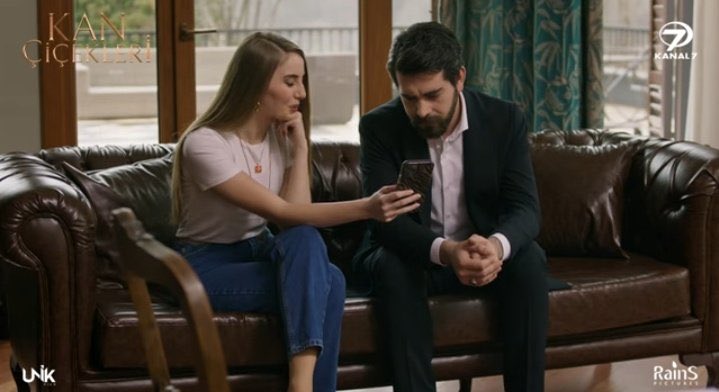 kaanlice's tweet photo. en azından ben, bu fotoğrafla beraber de baran’ın arkadaş samimiyetini aşmadığını rahatlıkla söyleyebilirim. ama inatla anlamak istenmiyormuş gibi baran aşağı dilan yukarı diye devam ediyor olay. arkadaşlar olay tamamen baran böyle arkadaşıyla oturabilirken dilan’ın bunu +++ https://t.co/hYtiFYJKjn