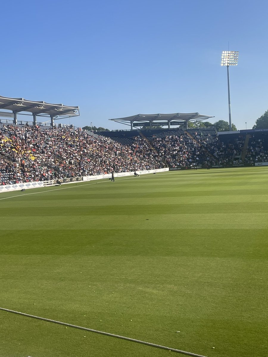 BIG win for the BIG crowd @GlamCricket 

@CAIngram41 @Cooky_24 on 🔥

#GoGlam #ohGlammyGlammy 
#T20Blast