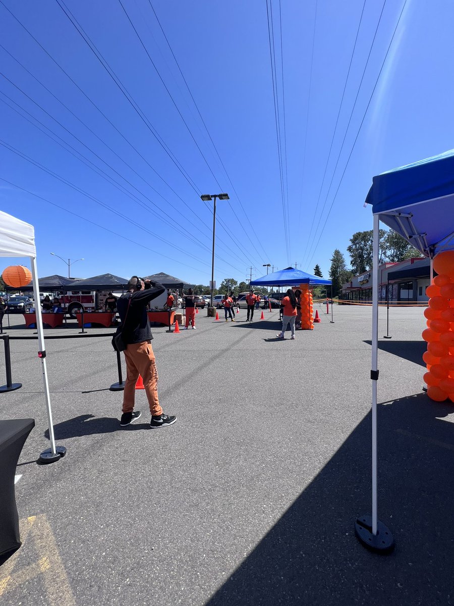 fn_marisol's tweet photo. Pull up right now we’re at the grocery outlet up in skyway !! Giving out gun lockboxes for you & your family #SetTheRecordStraightRB #RegionalPeaceKeepersCollective https://t.co/948Js2ZkPL