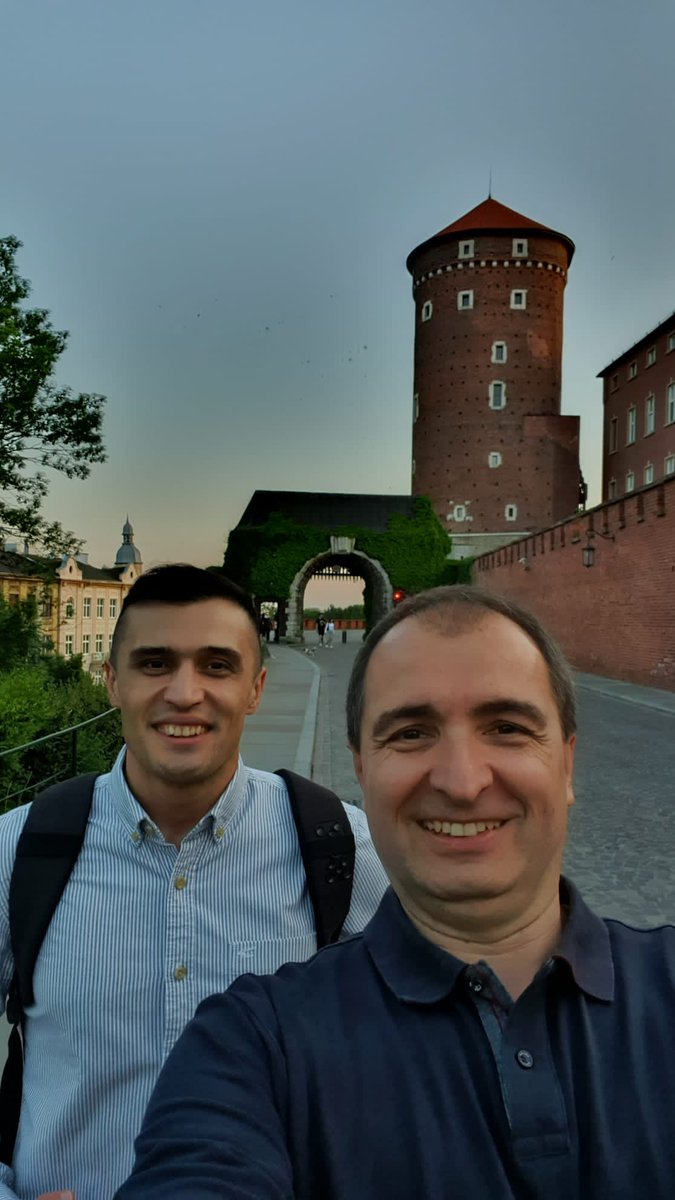 BoburUmurzokov's tweet image. It is always nice to meet friends  during an event👋 @brMihaljevic, @svenpet 

#DevoxxPL #krakow