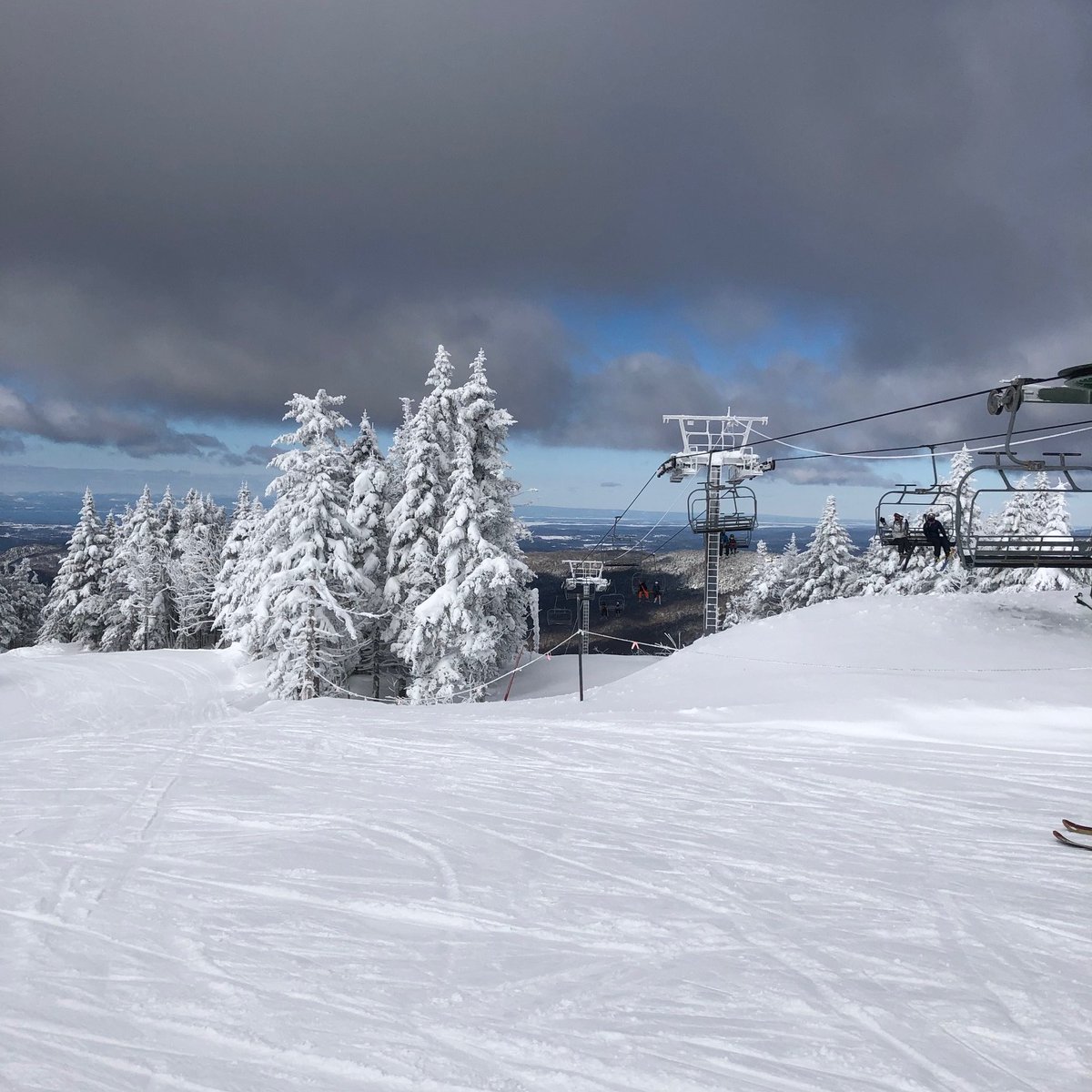 BestWesternVT's tweet photo. Let's plan ahead and consider snow activities in Vermont. Imagine visiting our fantastic resorts in winter, conveniently located and easily accessible. Let's go! ❄️ ⛷️ 🏂 https://t.co/BWGGJWaSiP