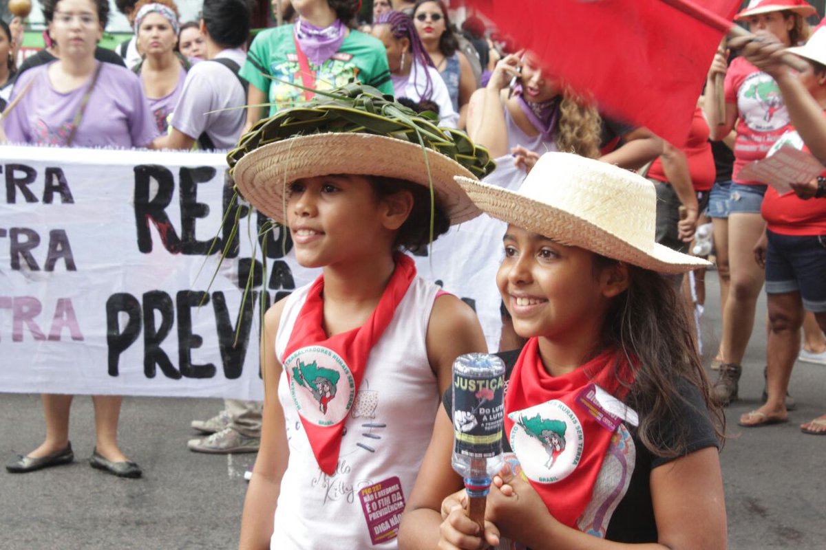 depjoaodanielpt's tweet photo. 🚩 O Movimento dos Trabalhadores Rurais Sem Terra tem sistema de ensino mantido pela organização, com mais de 2 mil escolas e cerca de 200 mil educandos. #TôComMST #MSTnoFLOW https://t.co/f2RAY9vBoi